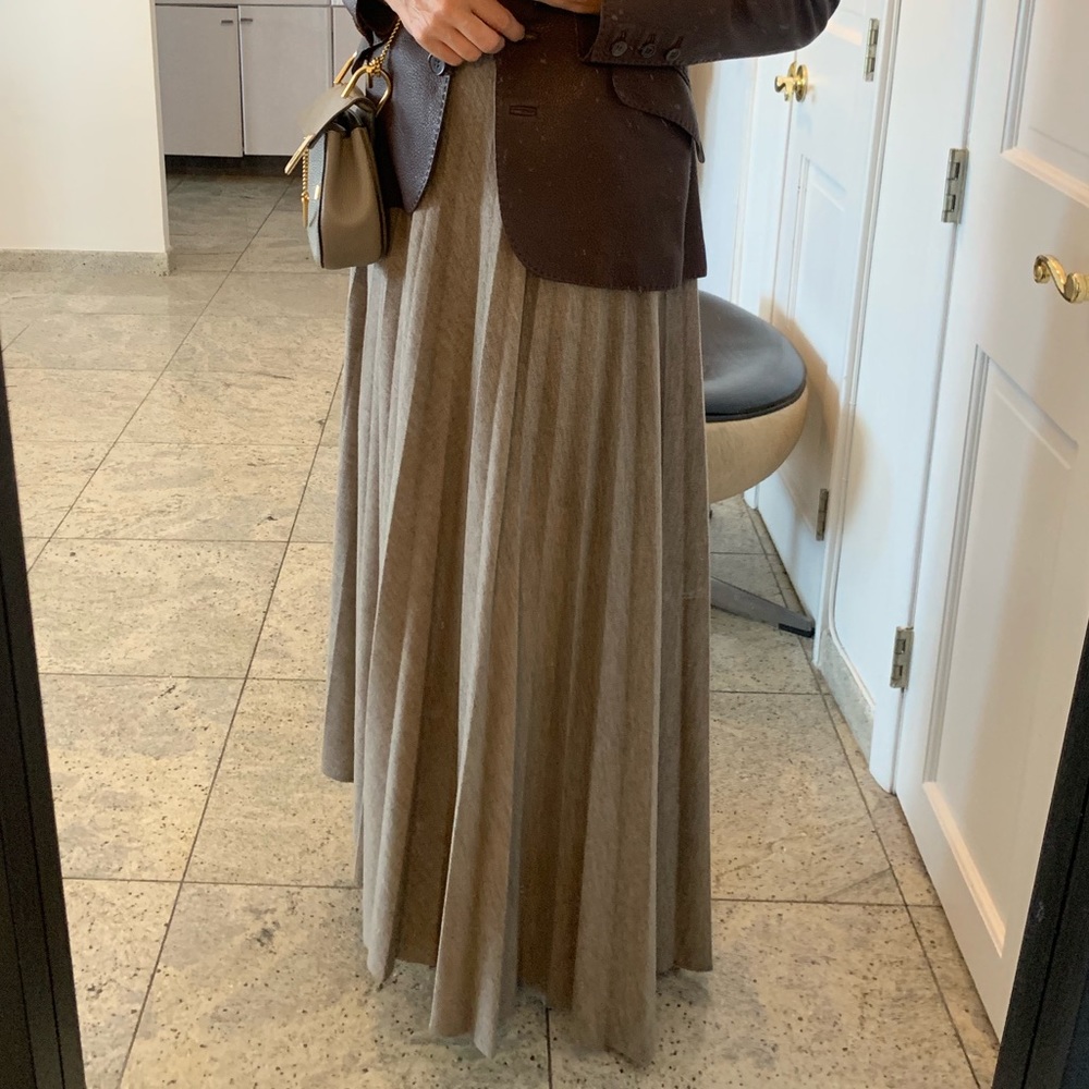 Marco Visconti beautiful wool  pleated skirt